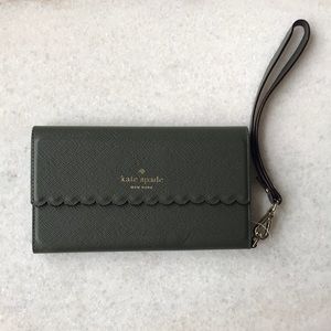 NWOT Kate Spade olive green phone wristlet for iPhone 10